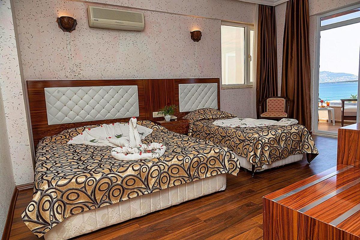 Club Bayar 4*